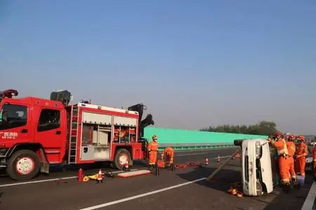 郑州拖车服务热线_道路救援公司汽车救援电瓶维修